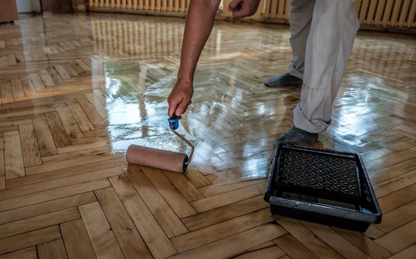 Manutenção de piso de madeira
