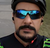 Cliente satisfeito com restauração de piso de madeira